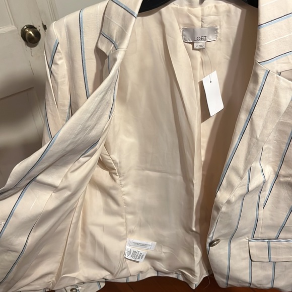 Women’s loft jacket. Beige size 4 with small blue, gray and white stripes - Picture 4 of 6